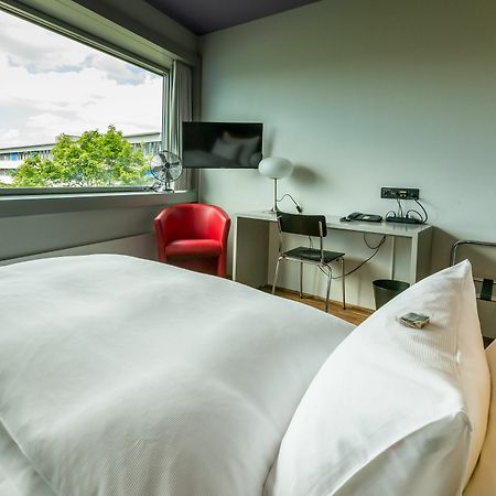 Dasbreitehotel Am Rhein Basel Bagian luar foto