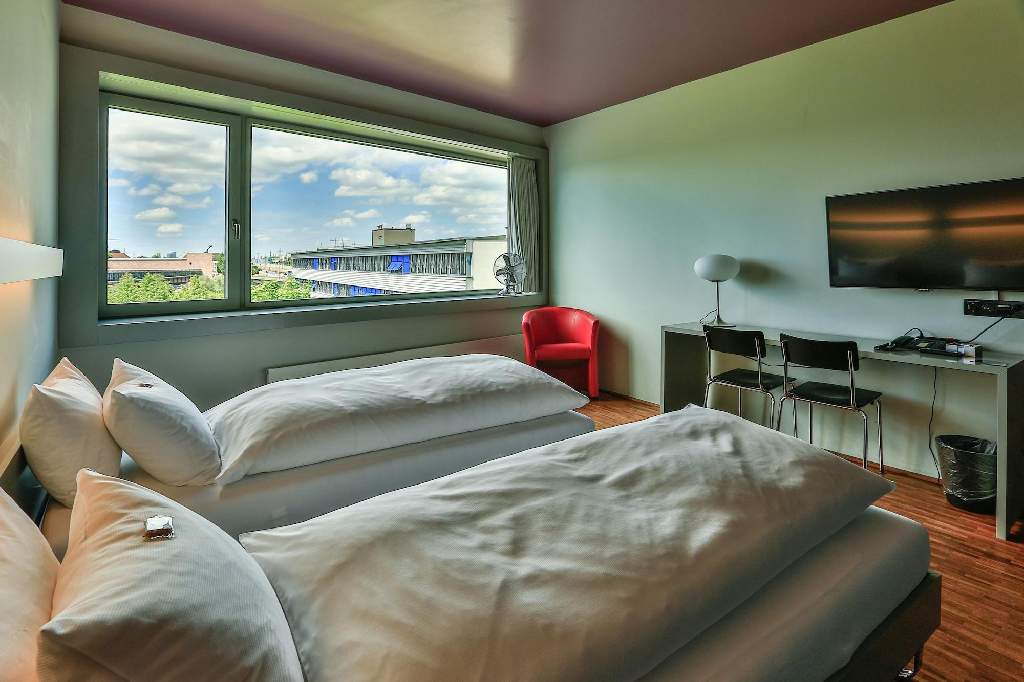 Dasbreitehotel Am Rhein Basel Bagian luar foto