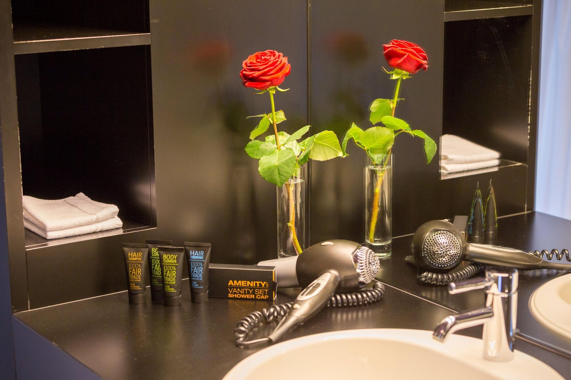 Dasbreitehotel Am Rhein Basel Bagian luar foto