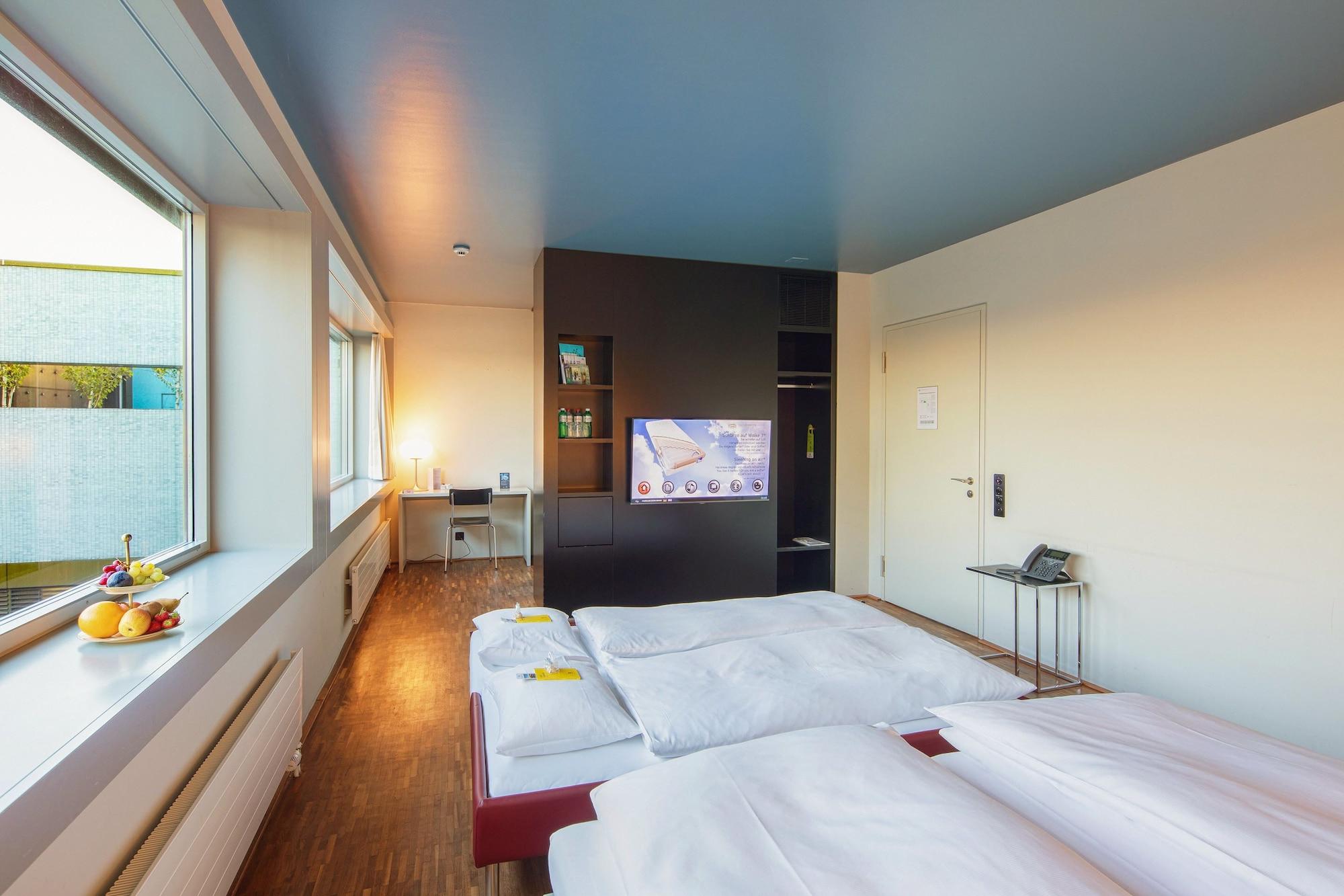 Dasbreitehotel Am Rhein Basel Bagian luar foto