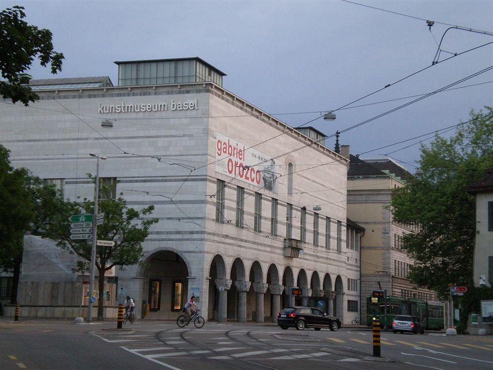 Dasbreitehotel Am Rhein Basel Bagian luar foto