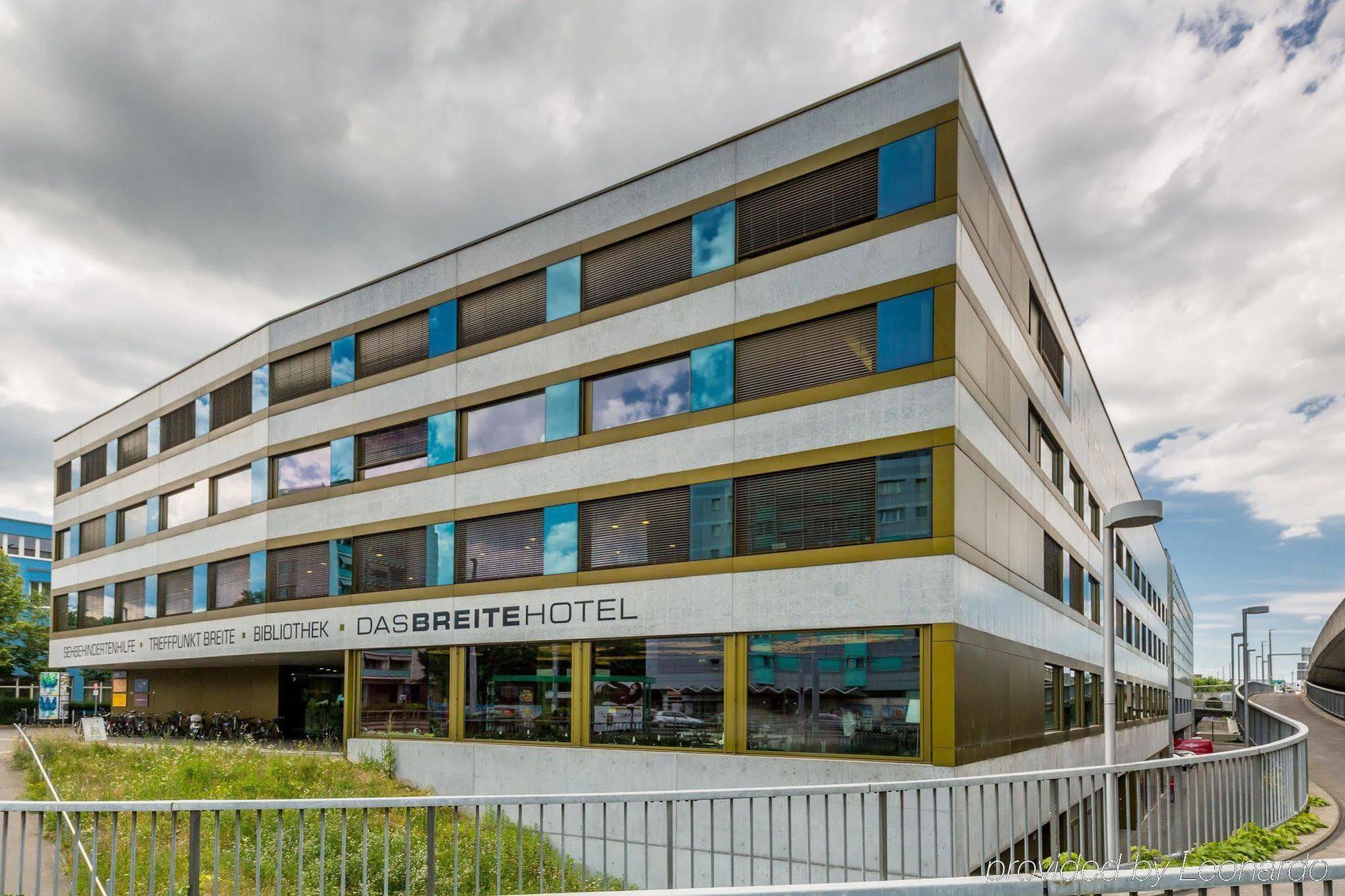 Dasbreitehotel Am Rhein Basel Bagian luar foto