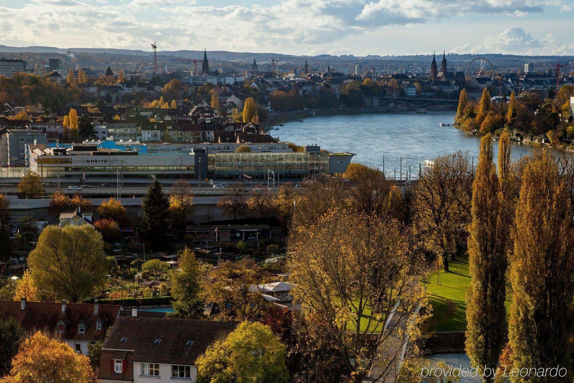 Dasbreitehotel Am Rhein Basel Bagian luar foto