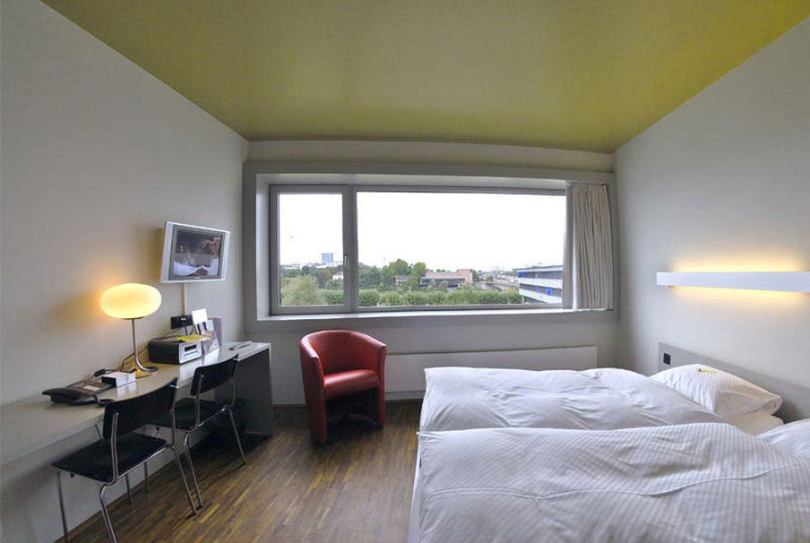 Dasbreitehotel Am Rhein Basel Bagian luar foto