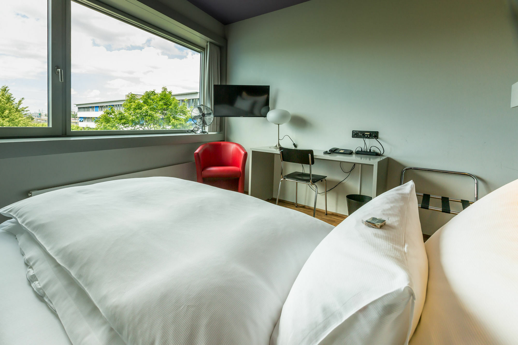 Dasbreitehotel Am Rhein Basel Bagian luar foto