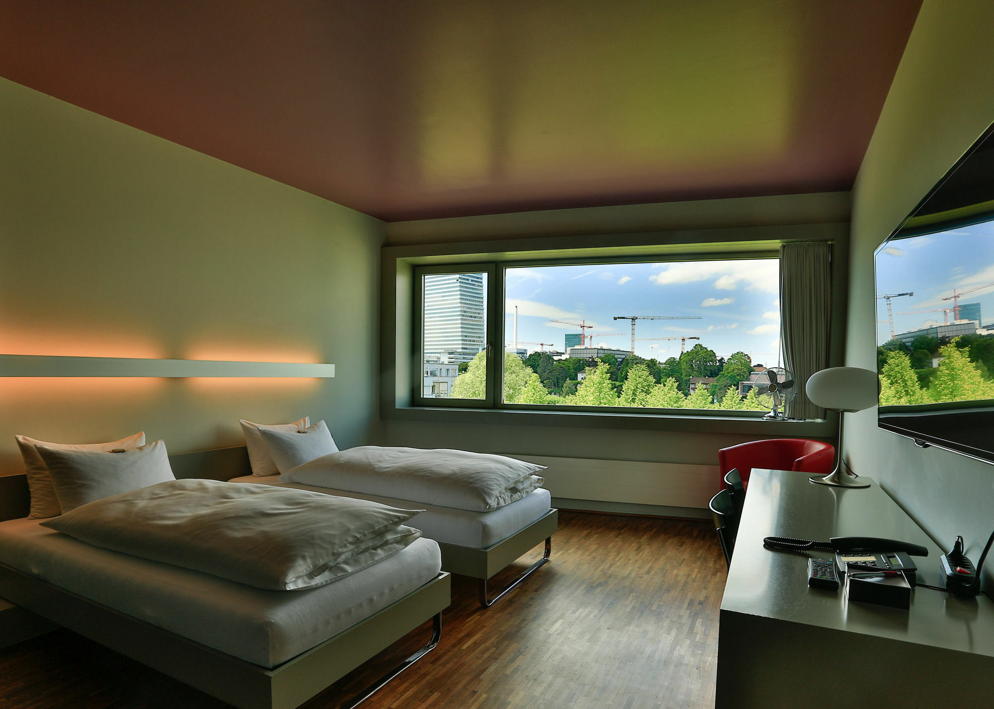 Dasbreitehotel Am Rhein Basel Bagian luar foto