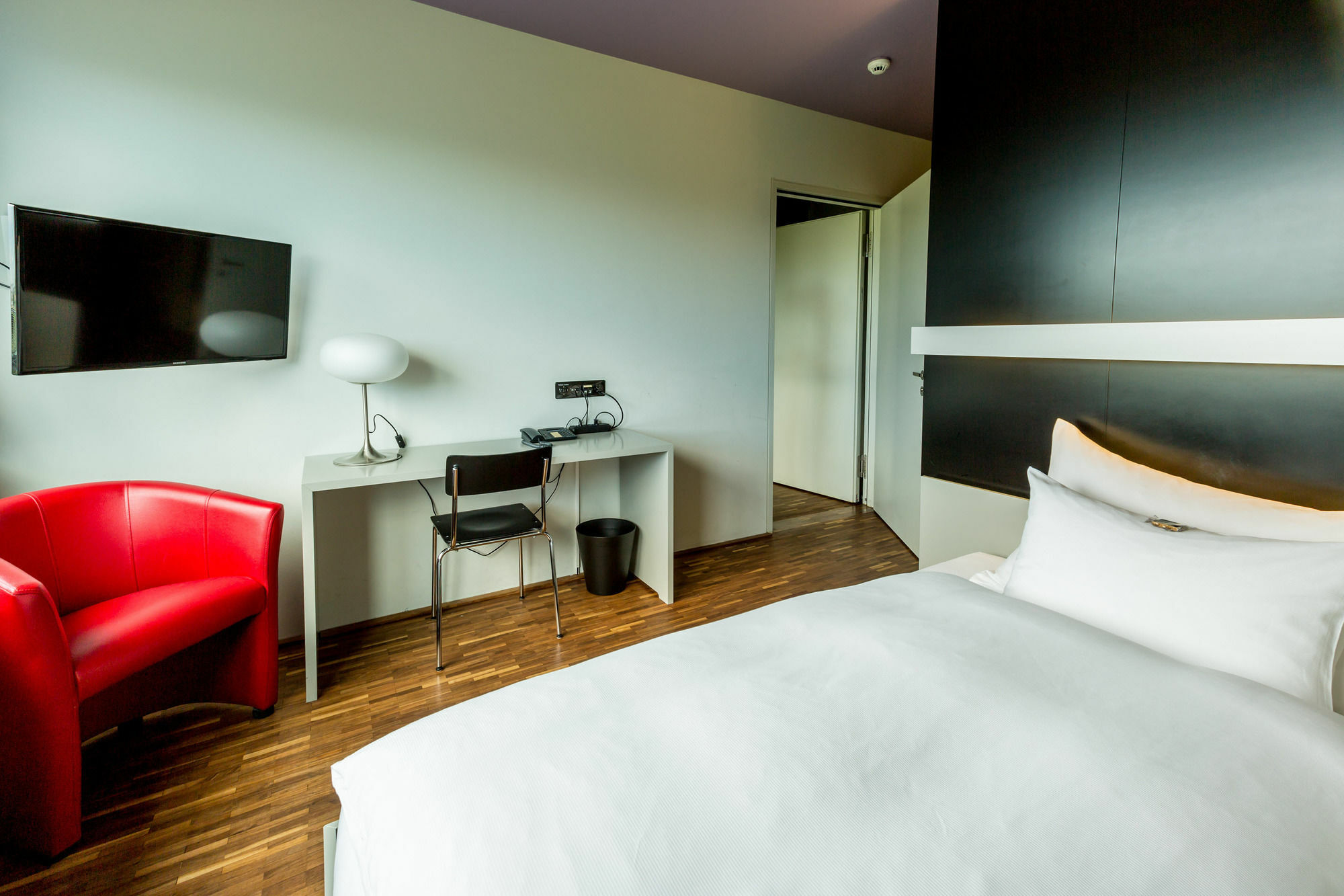 Dasbreitehotel Am Rhein Basel Bagian luar foto